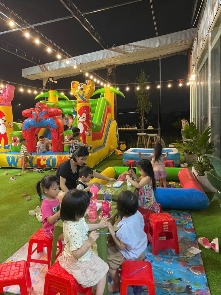Lưu ý khi triển khai bể bơm hơi cho bé chơi tại quán