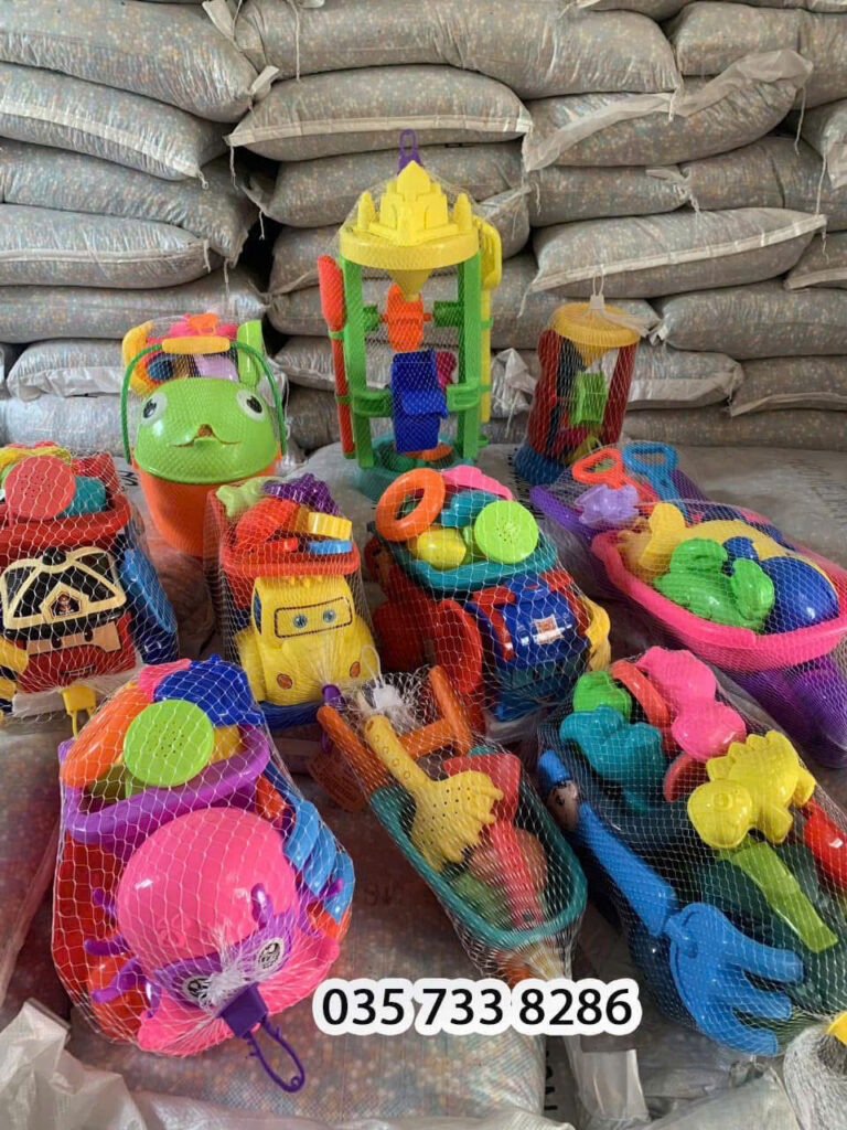 Lợi ích của dụng cụ chơi cát đối với bé mầm non