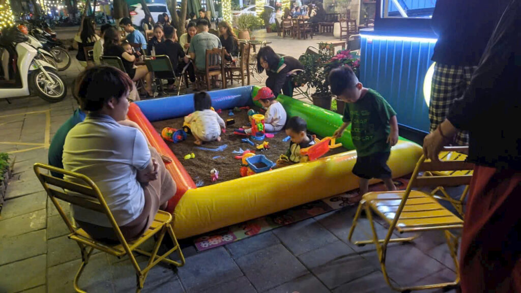 Cách Chọn Bể Phao Chơi Xúc Cát Phù Hợp