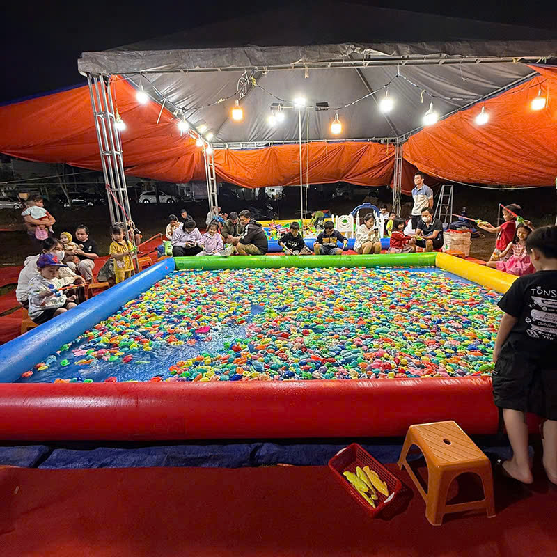 Khu vui chơi bể phao bạt câu cá Trò chơi hấp dẫn tại hội chợ