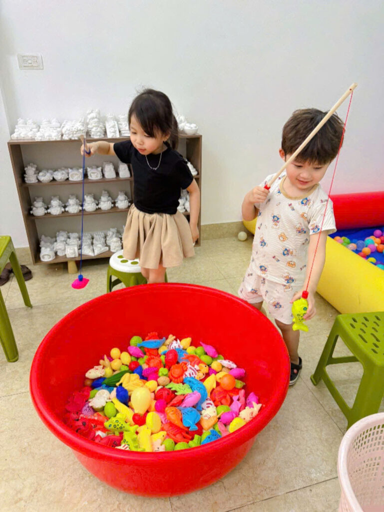 Tạo Góc Chơi Câu Cá Mini Cho Bé Tại Nhà