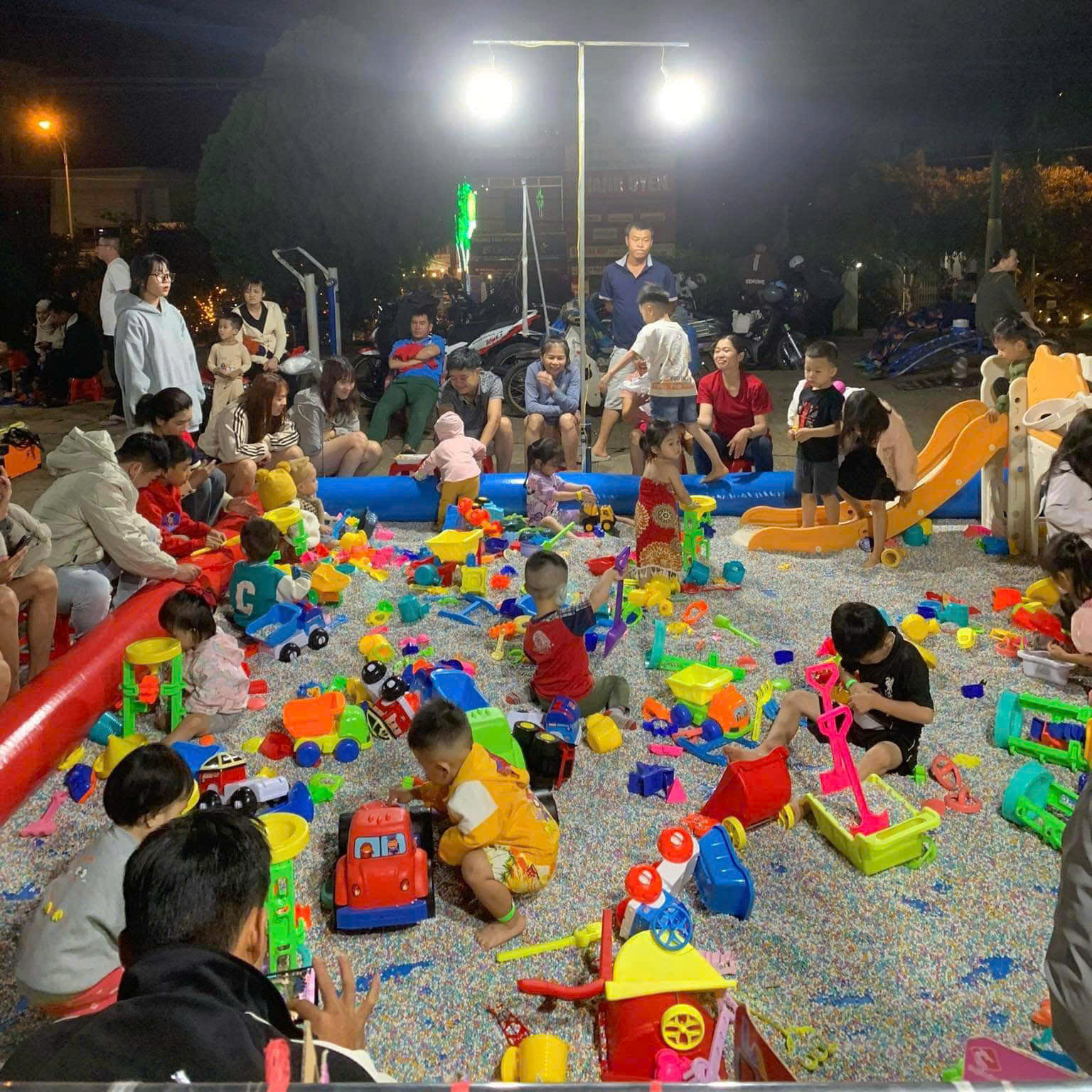 bể bạt xúc cát hạt sứ, hạt sỏi, hạt muồng muồng