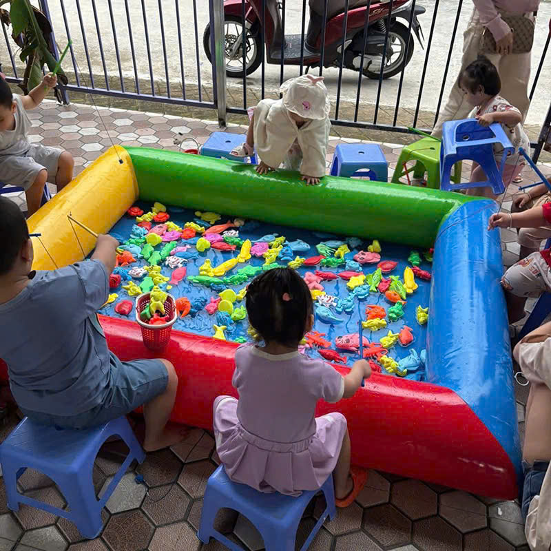 Bể phao câu cá nhựa Hoạt động thú vị dành cho bé mầm non