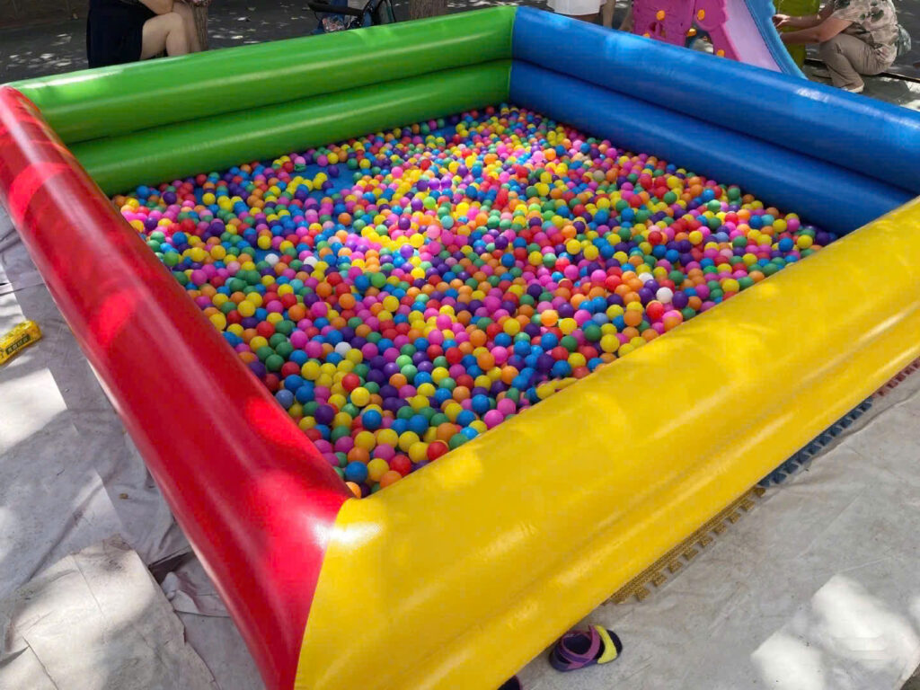 Đặc Điểm của Hồ Phao Vuông Mang Lại Sự Hứng Thú Cho Trẻ