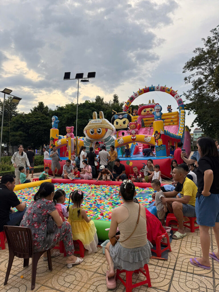 Mô hình trò chơi hội chợ trẻ em hút khách và phù hợp xu hướng 2025
