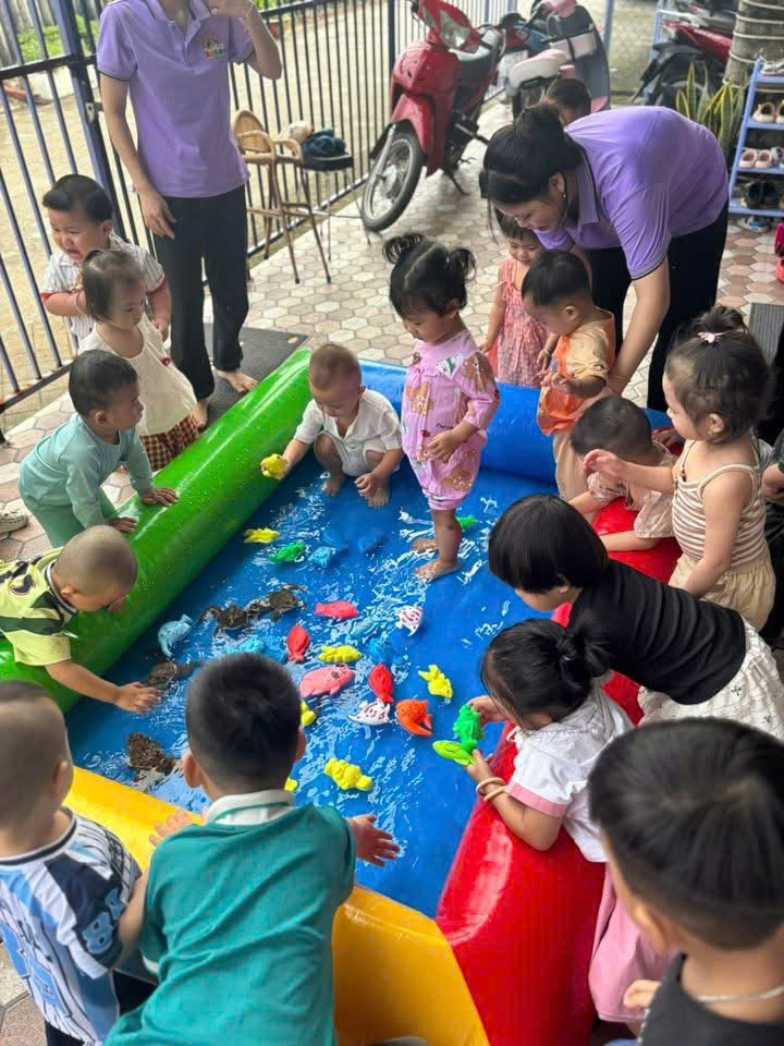 Tại sao trường mầm non nên chọn Hồ bơm hơi câu cá