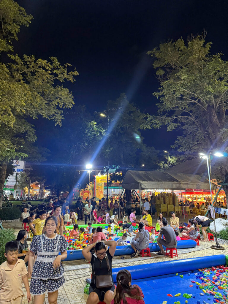 Vì sao bể phao câu cá ngoài trời được ưa chuộng