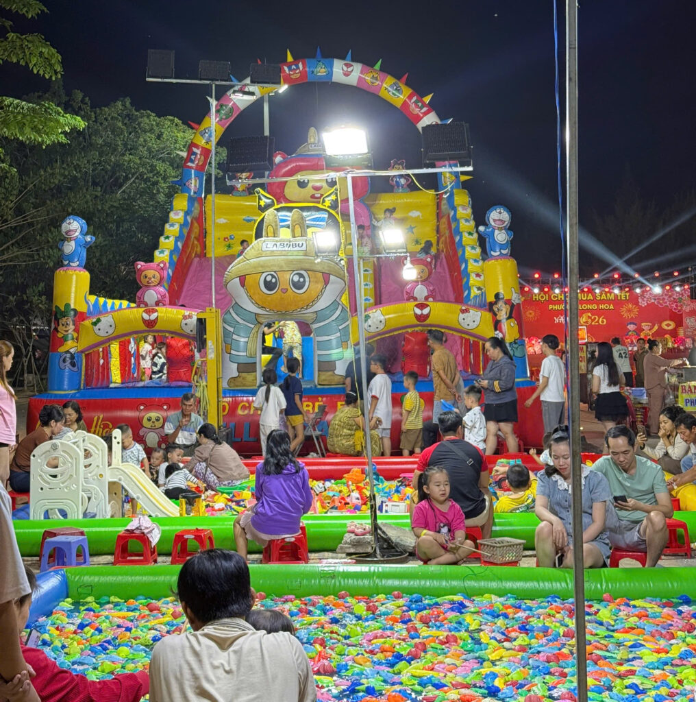 nhà hơi nhún bơm hơi pvc.Trò chơi hội chợ cho bé